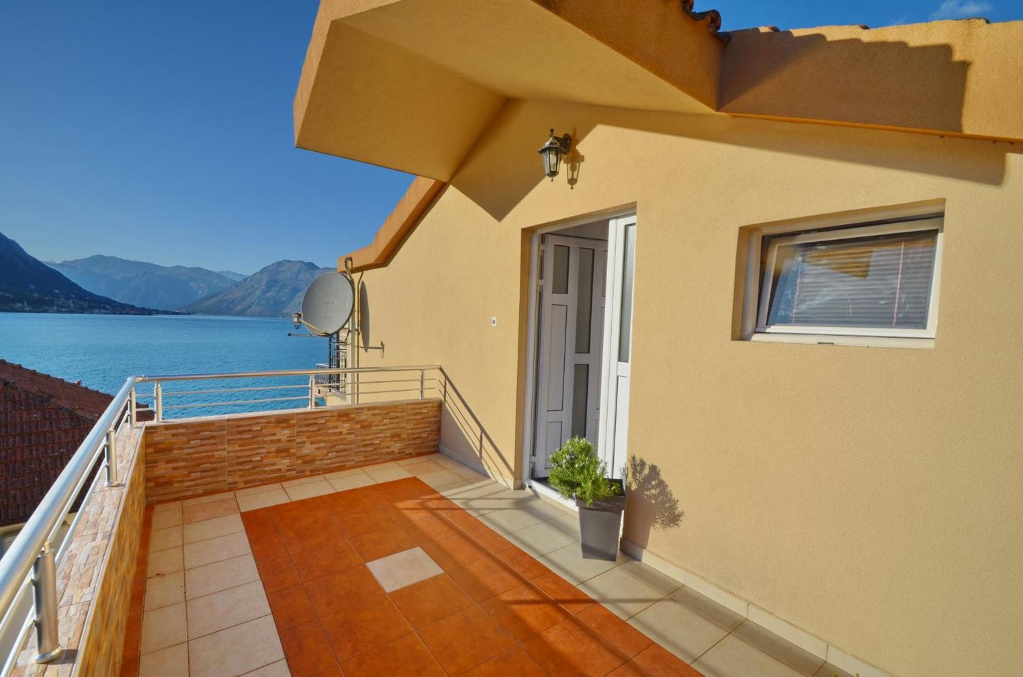 Apartment The Sea Coast Kotor Eksteriør billede